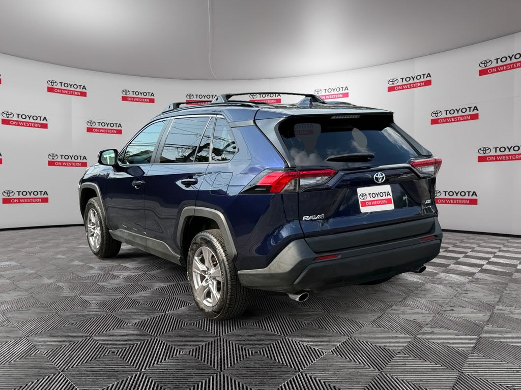 2023 Toyota RAV4 XLE photo 3