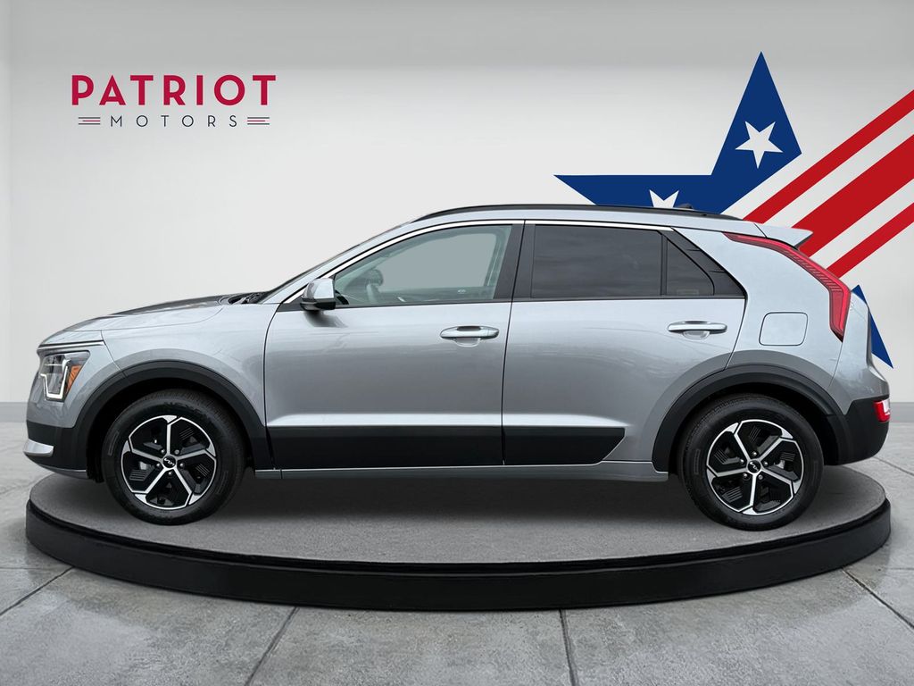 2024 Kia Niro LX photo 2