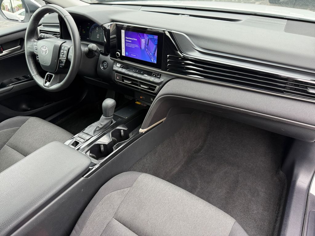 2025 Toyota Camry LE - Photo 17