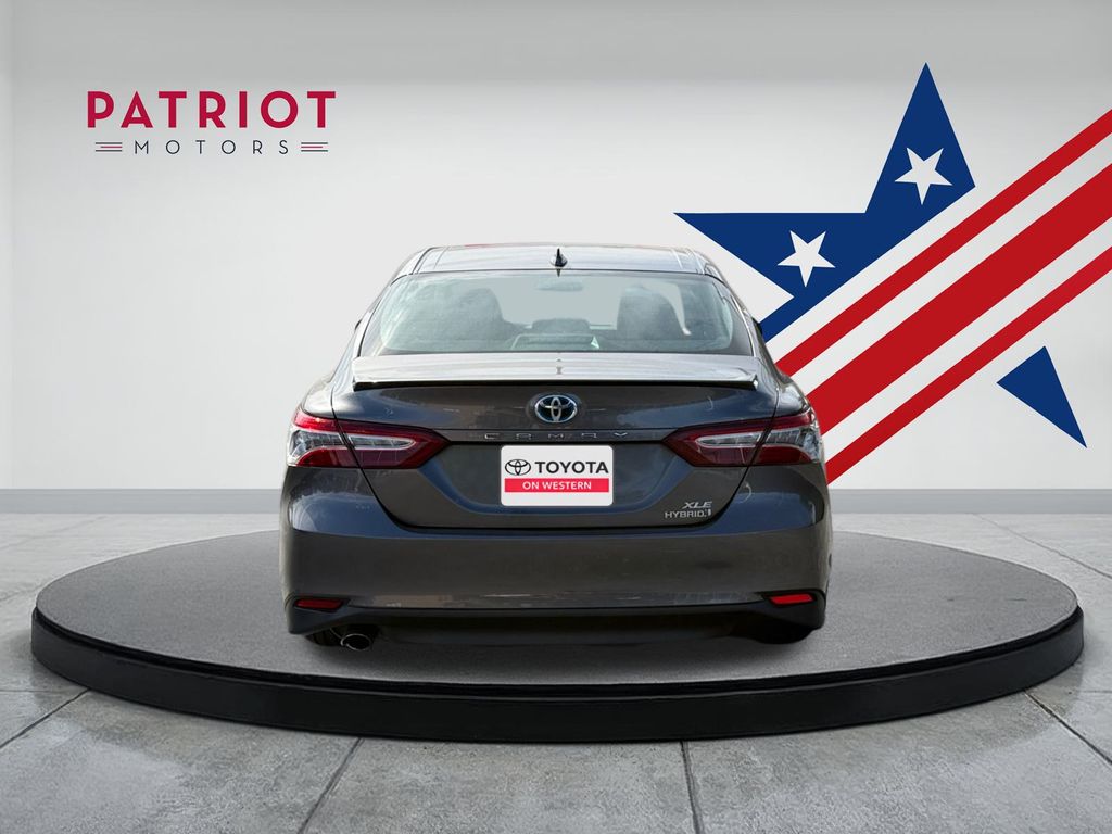 2020 Toyota Camry Hybrid XLE photo 4