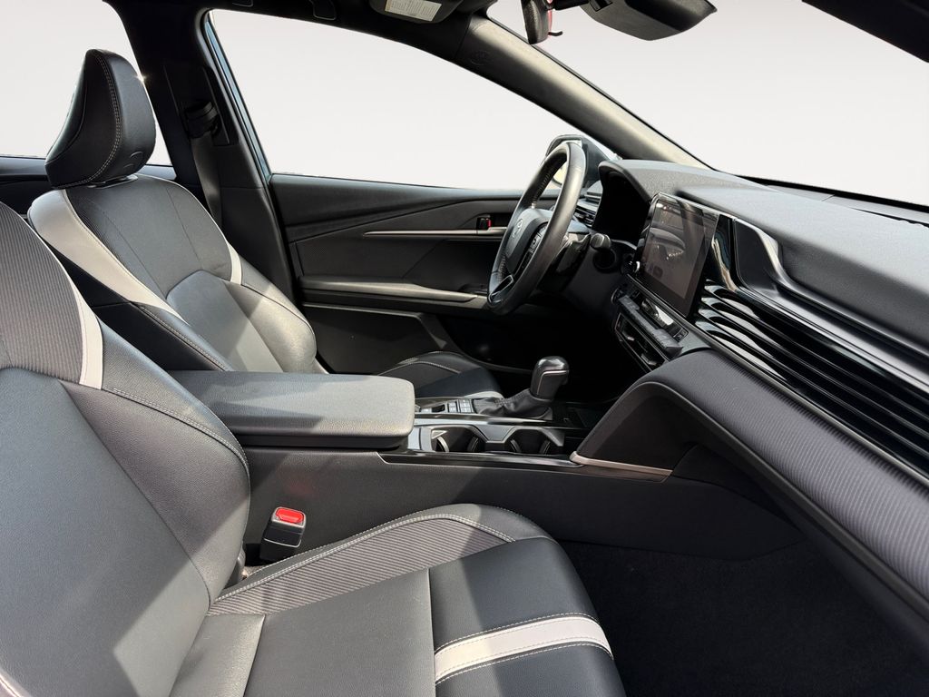 2025 Toyota Camry SE - Photo 15