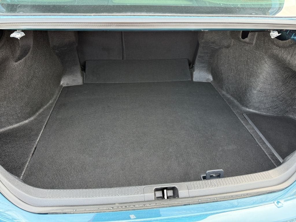 2025 Toyota Camry SE - Photo 23