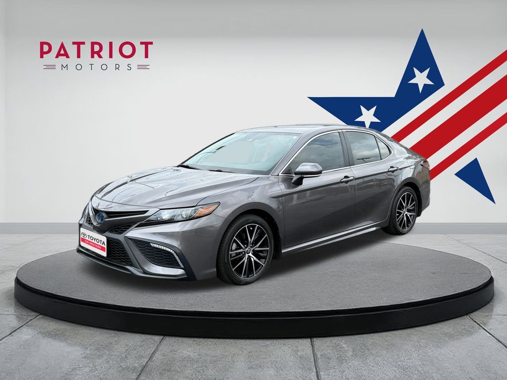 2022 Toyota Camry Hybrid Sedan 