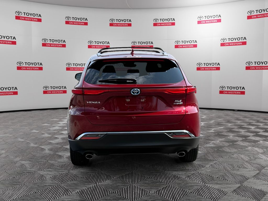 2022 Toyota Venza XLE photo 3
