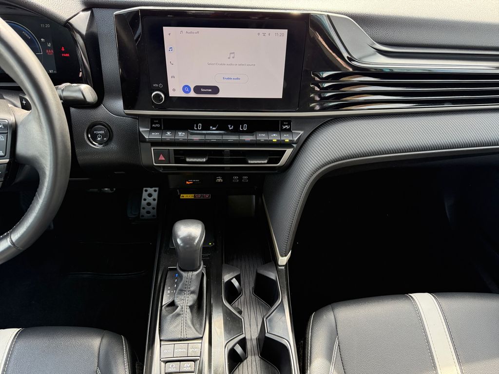 2025 Toyota Camry SE - Photo 11