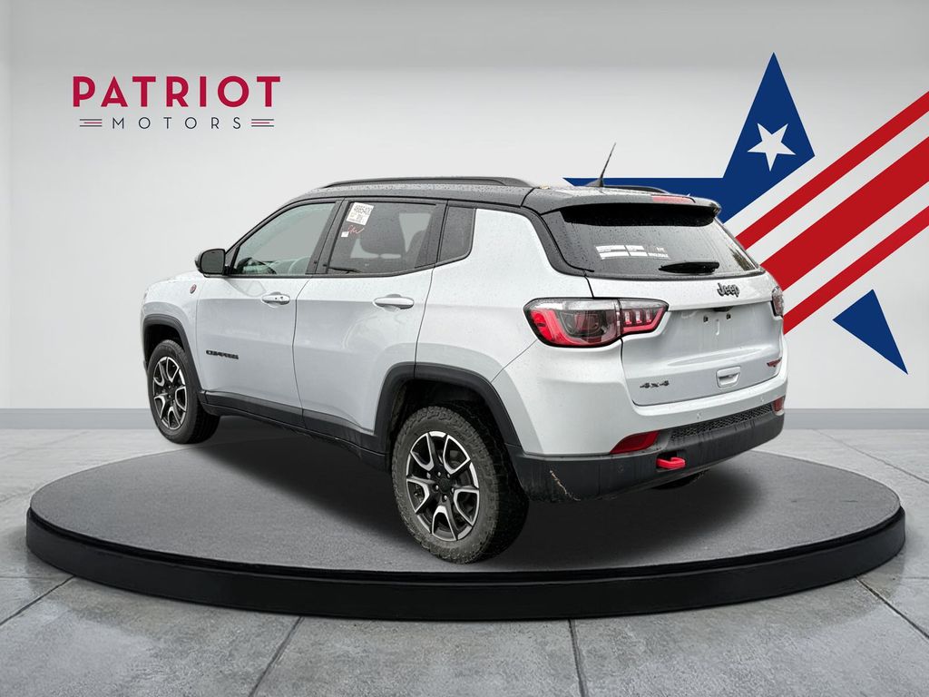 2024 Jeep Compass Trailhawk photo 3