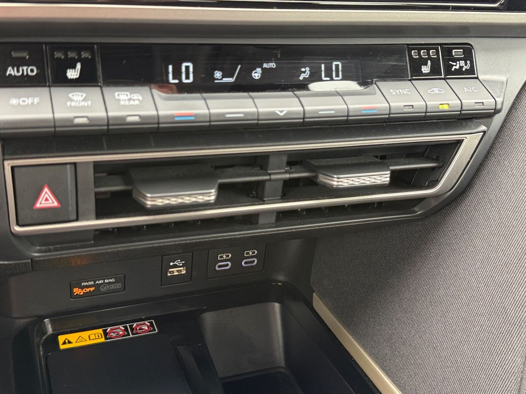 2025 Toyota Camry LE - Photo 38