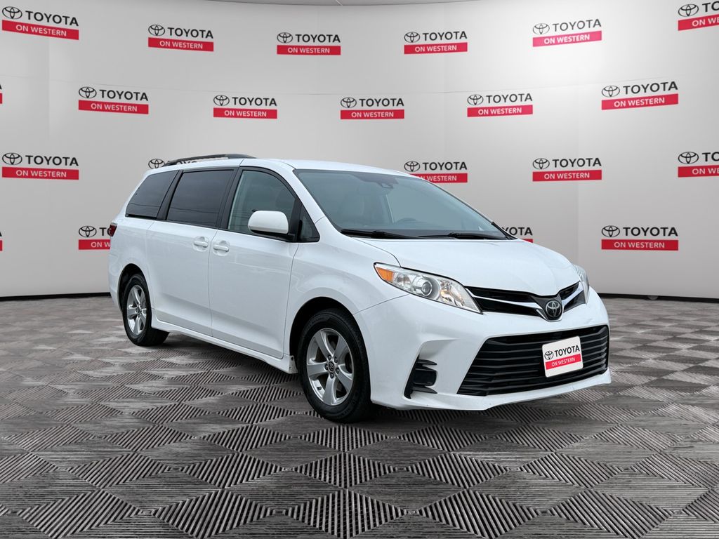 2020 Toyota Sienna LE