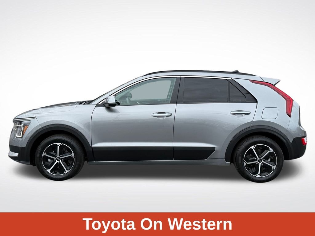 Used 2024 Kia Niro LX SUV