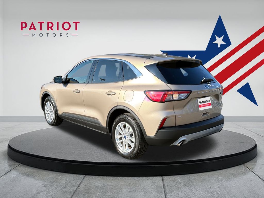 2020 Ford Escape SE photo 3