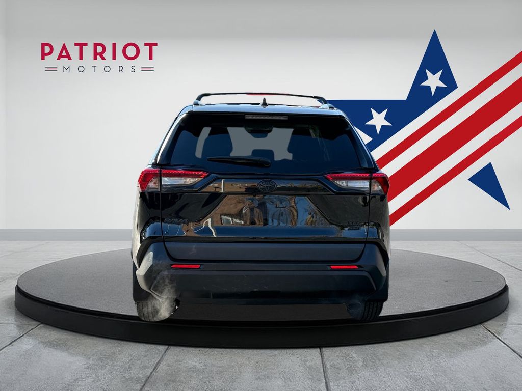 2022 Toyota RAV4 XLE photo 4