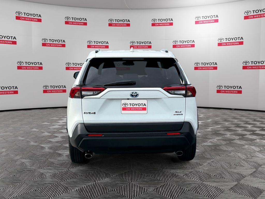 2022 Toyota RAV4 Hybrid XLE photo 3