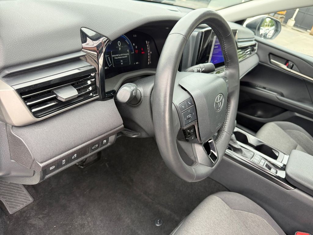 2025 Toyota Camry LE - Photo 28