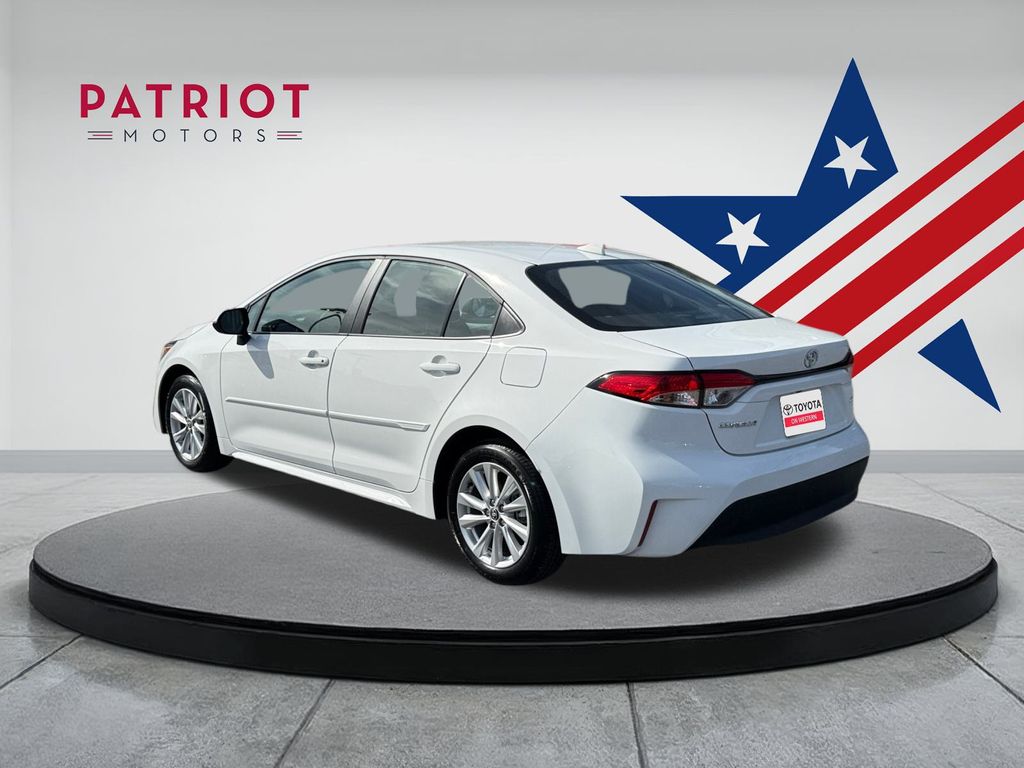 2024 Toyota Corolla LE photo 3