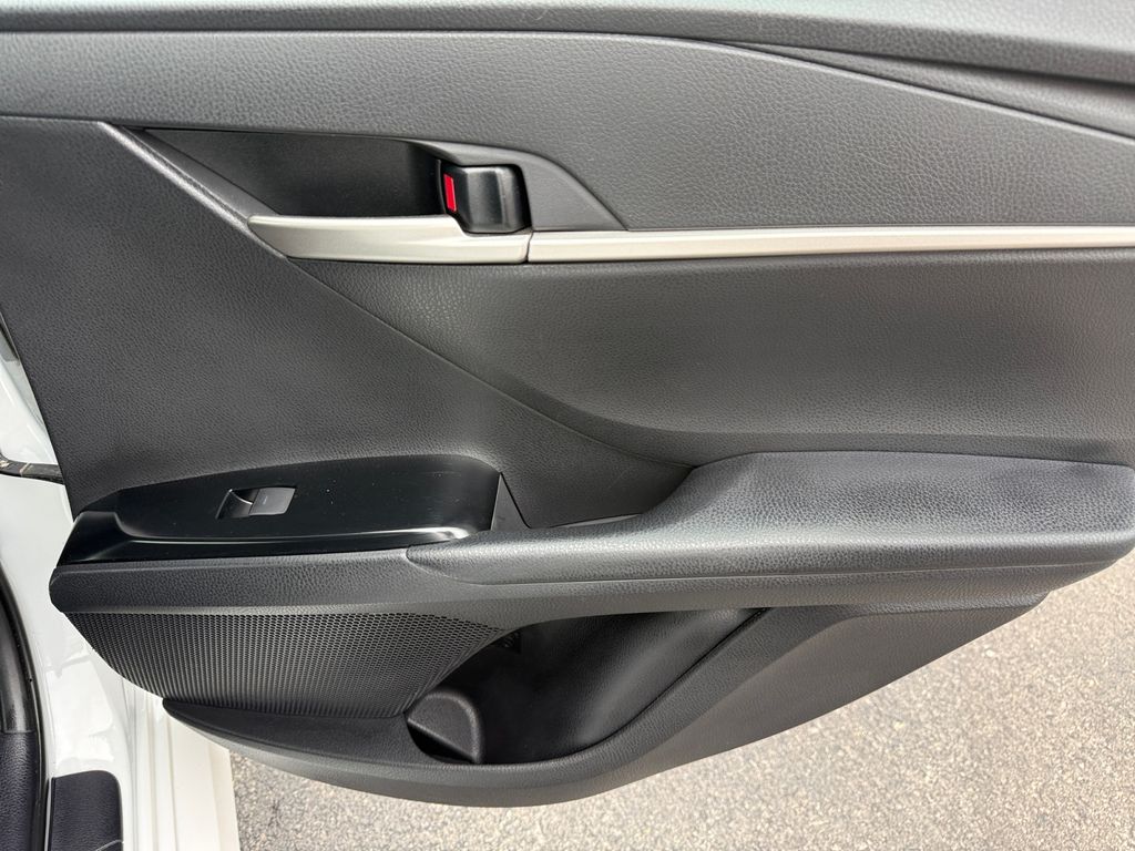 2025 Toyota Camry LE - Photo 20