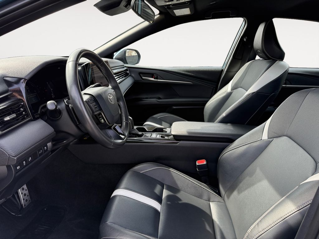 2025 Toyota Camry SE - Photo 9