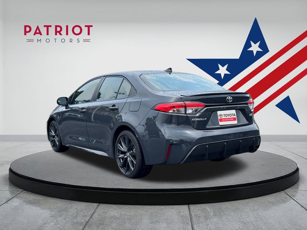 2024 Toyota Corolla SE photo 3