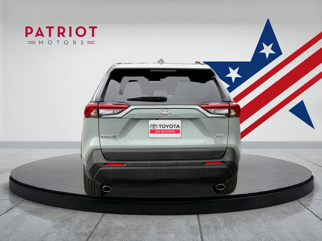 2023 Toyota RAV4 XLE photo 4