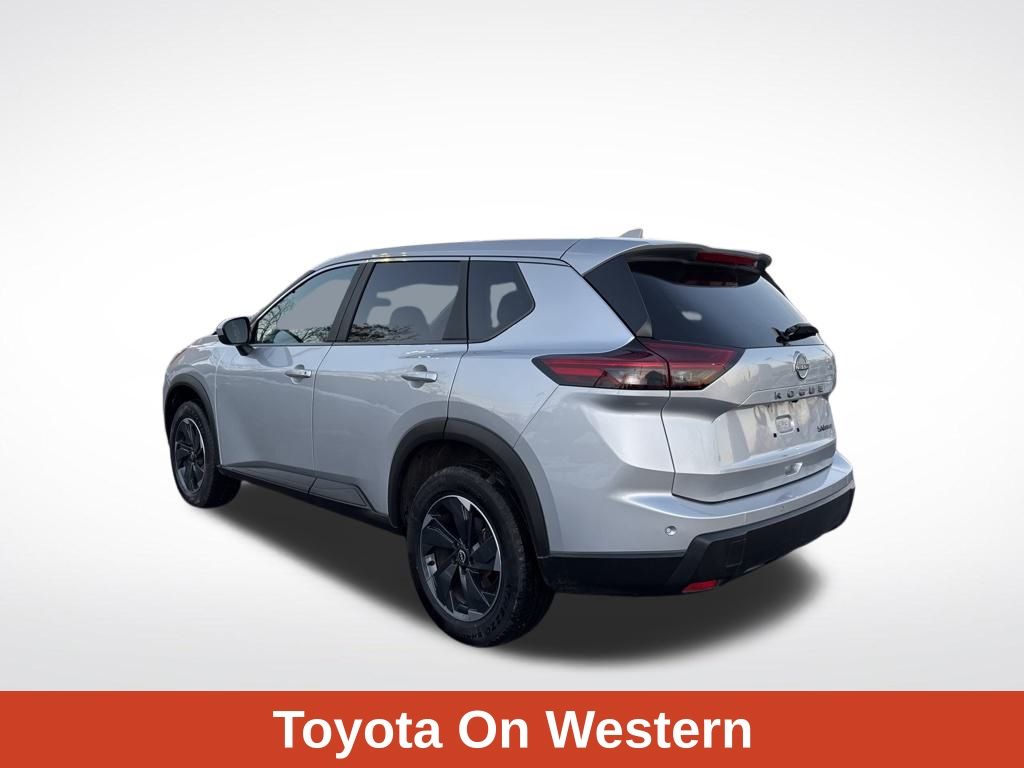 2024 Nissan Rogue SV photo 3