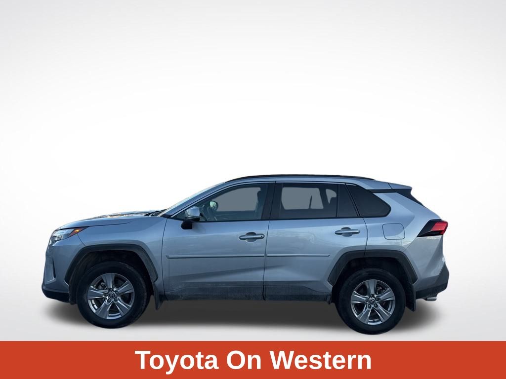 2024 Toyota RAV4 XLE photo 2