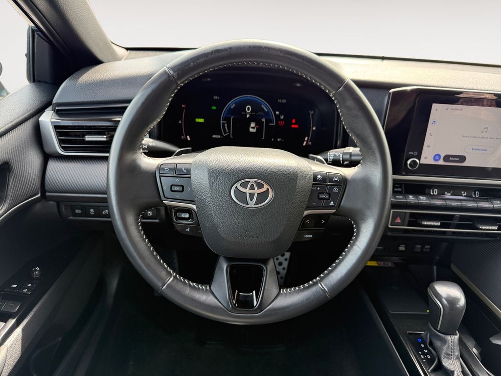 2025 Toyota Camry SE - Photo 12