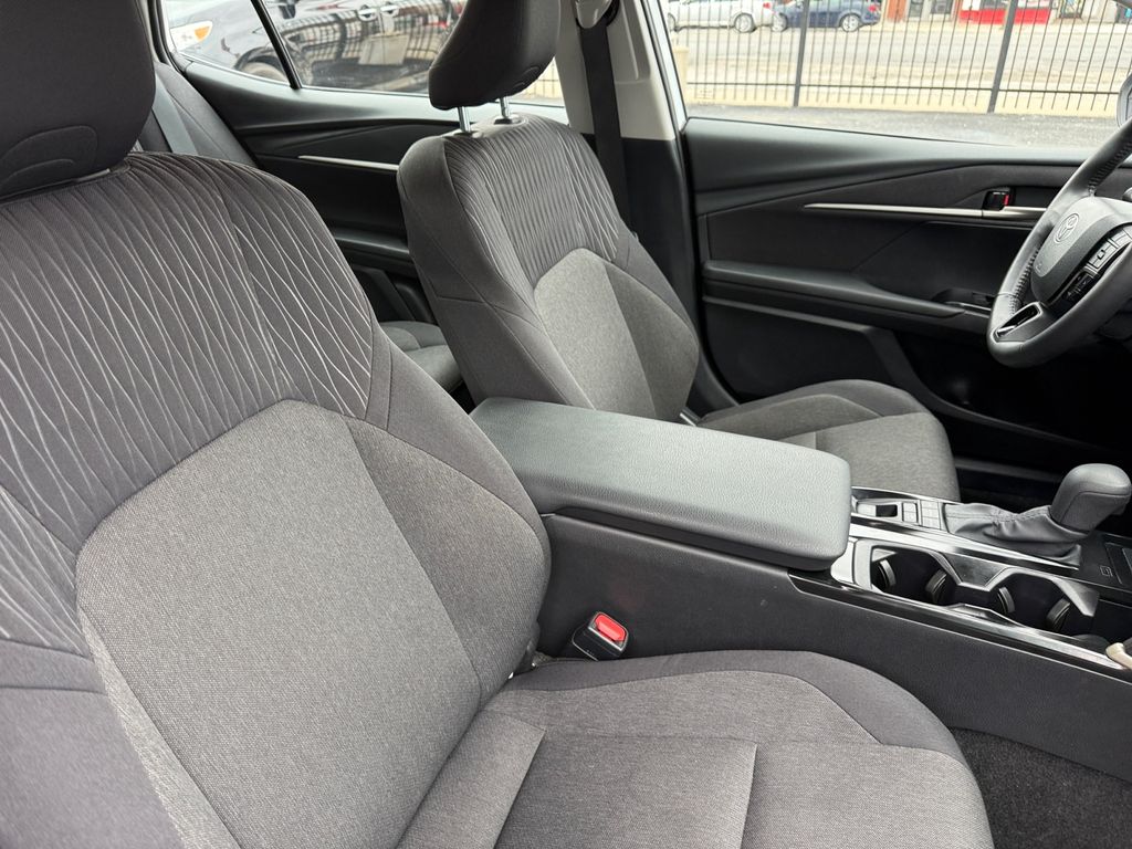 2025 Toyota Camry LE - Photo 18