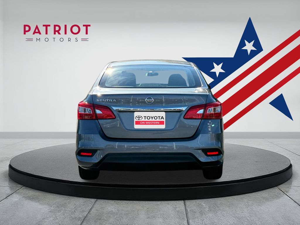 2017 Nissan Sentra S photo 4