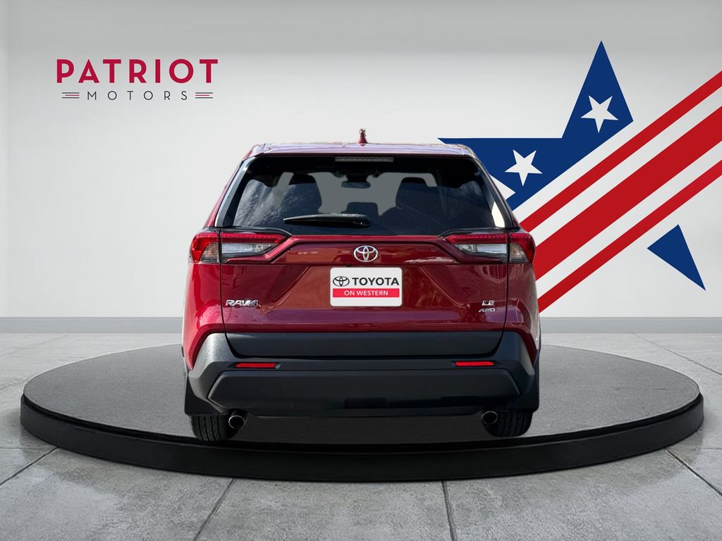 2022 Toyota RAV4 LE photo 4
