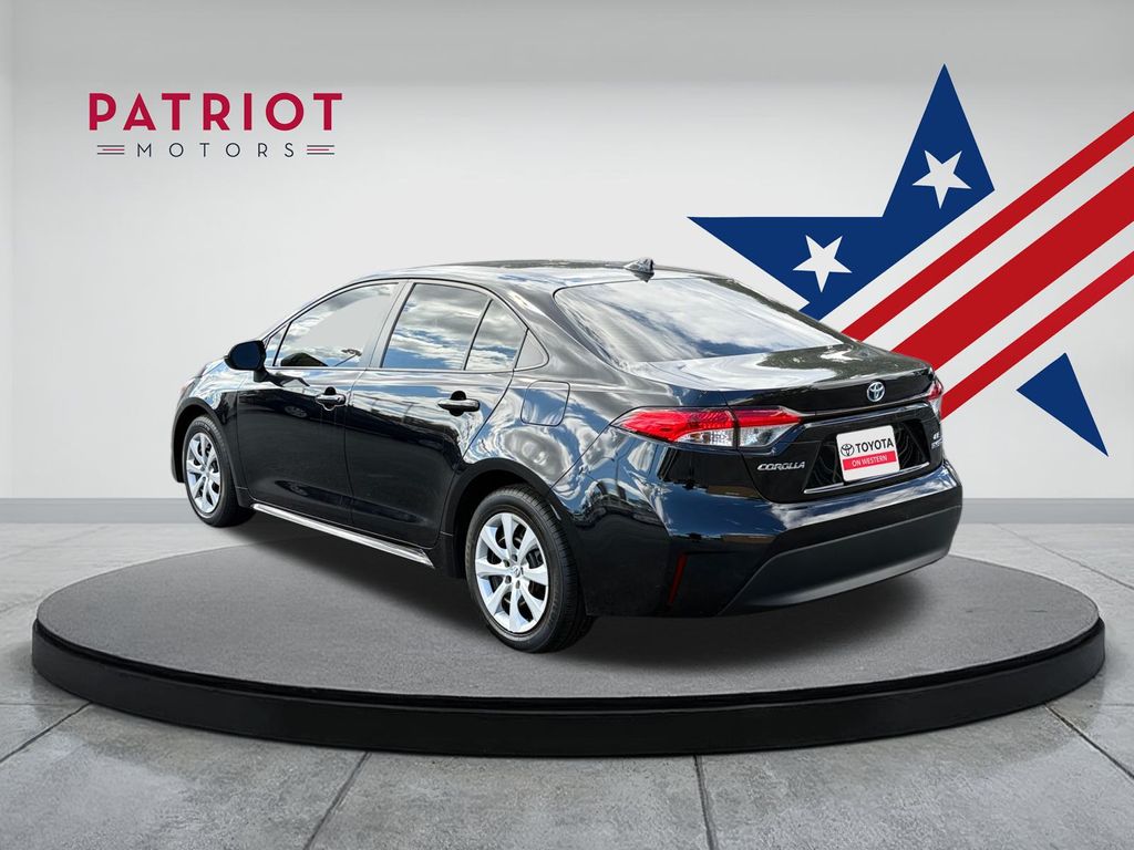 2023 Toyota Corolla Hybrid LE photo 3