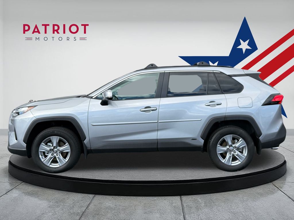 2025 Toyota RAV4 Hybrid XLE photo 2