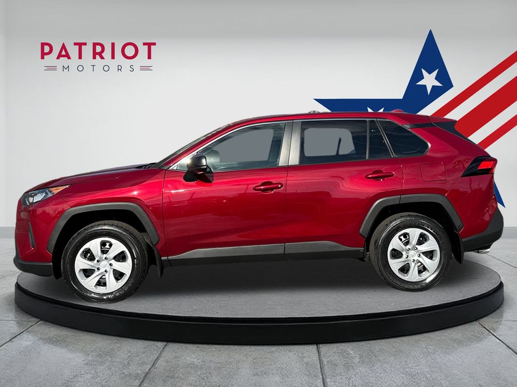 2022 Toyota RAV4 LE photo 2