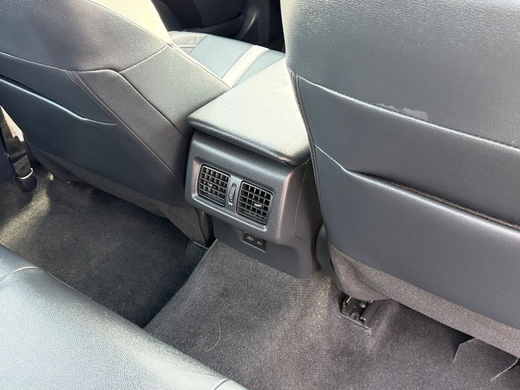 2025 Toyota Camry SE - Photo 21