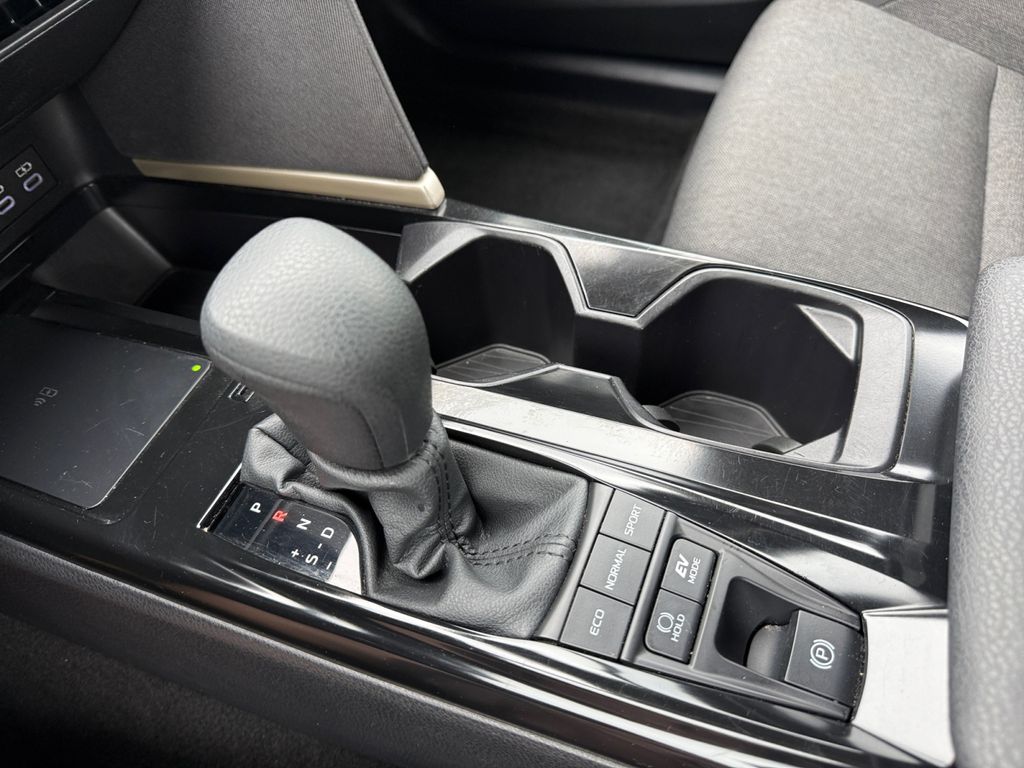 2025 Toyota Camry LE - Photo 37
