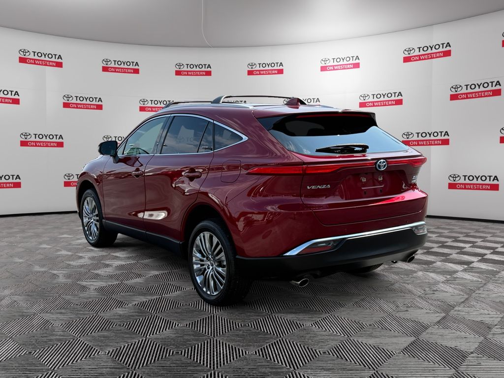2022 Toyota Venza XLE photo 2