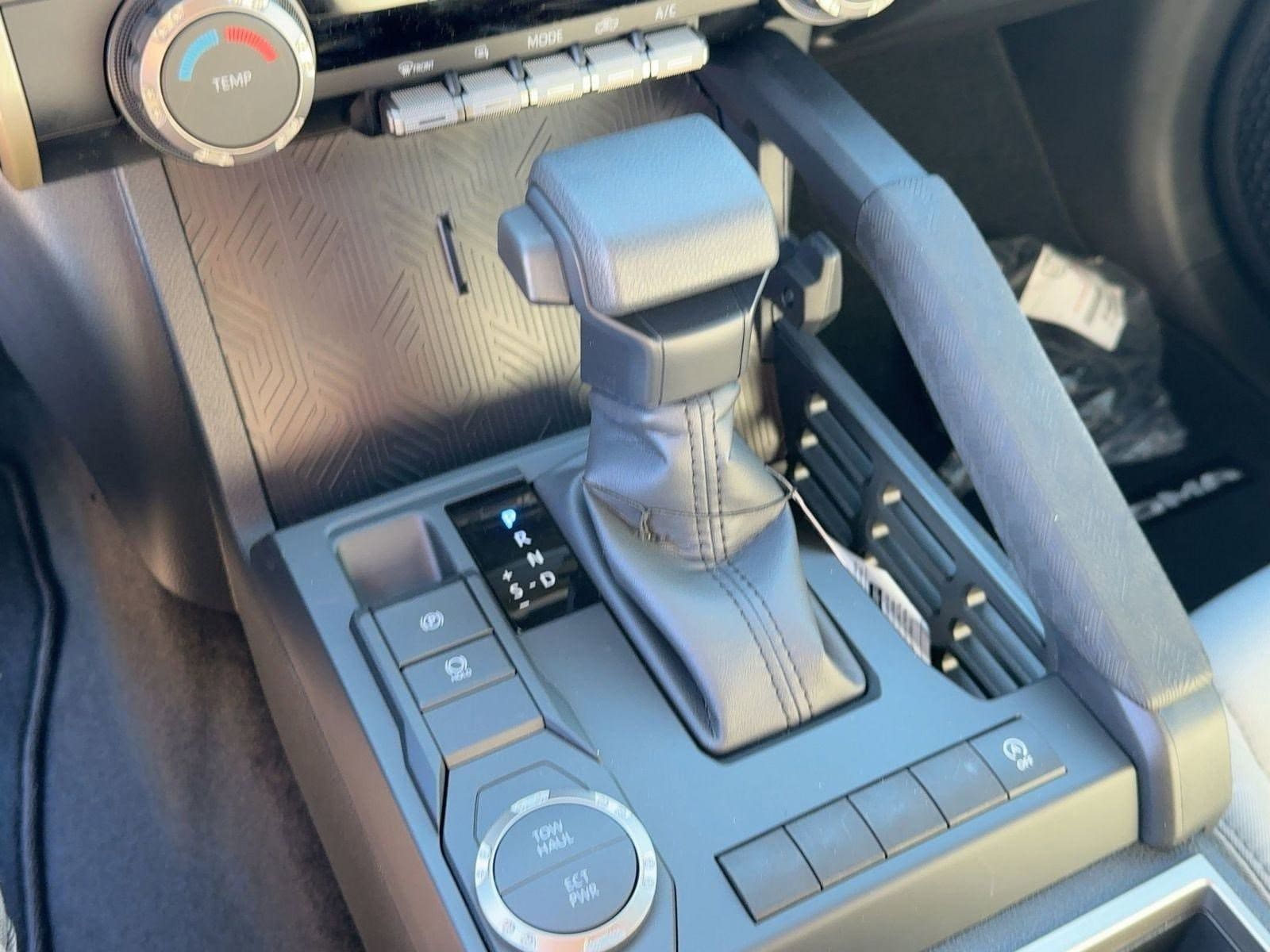 2026 Toyota Tacoma SR5 - Photo 17