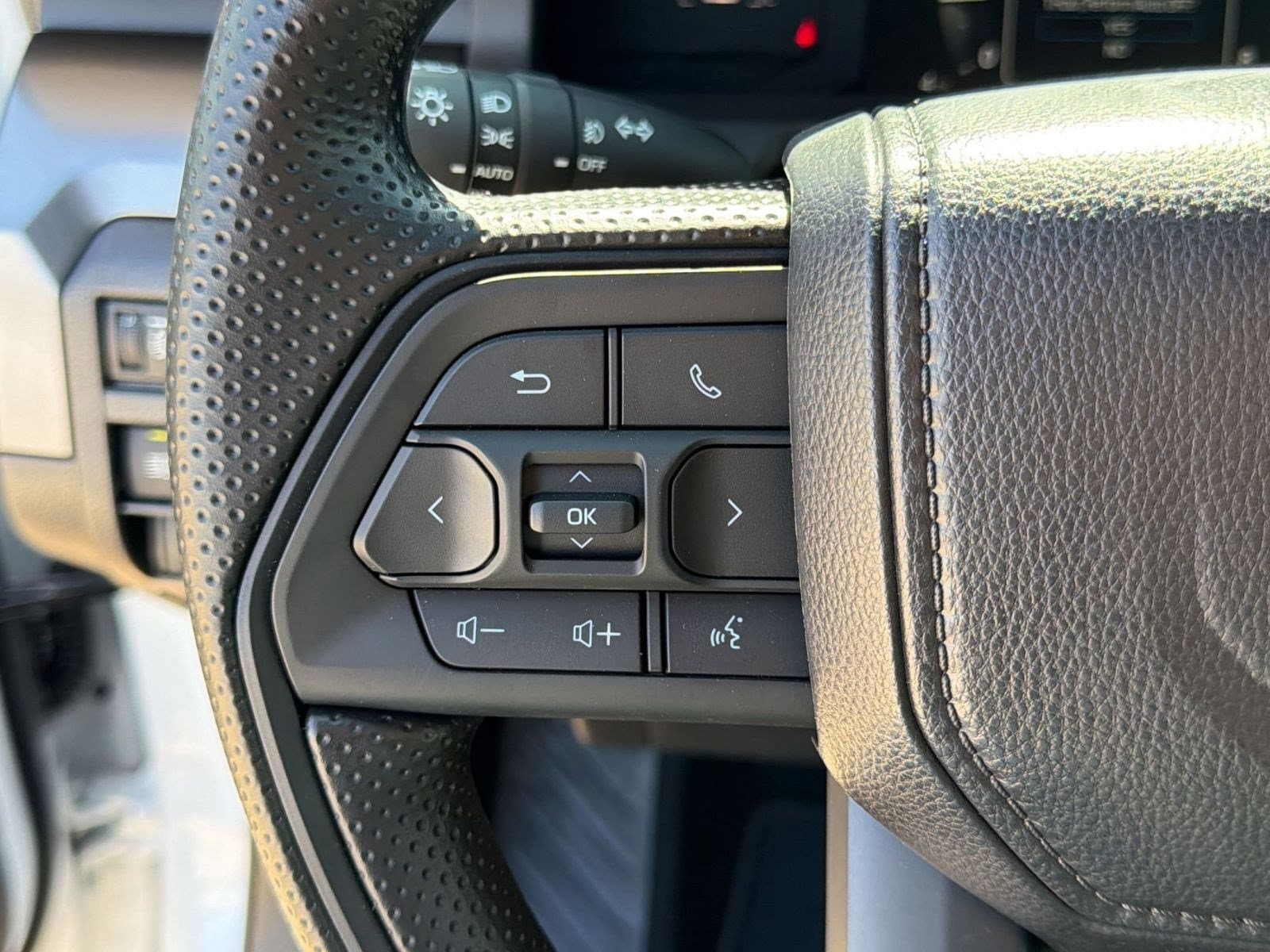 2026 Toyota Tacoma SR5 - Photo 15