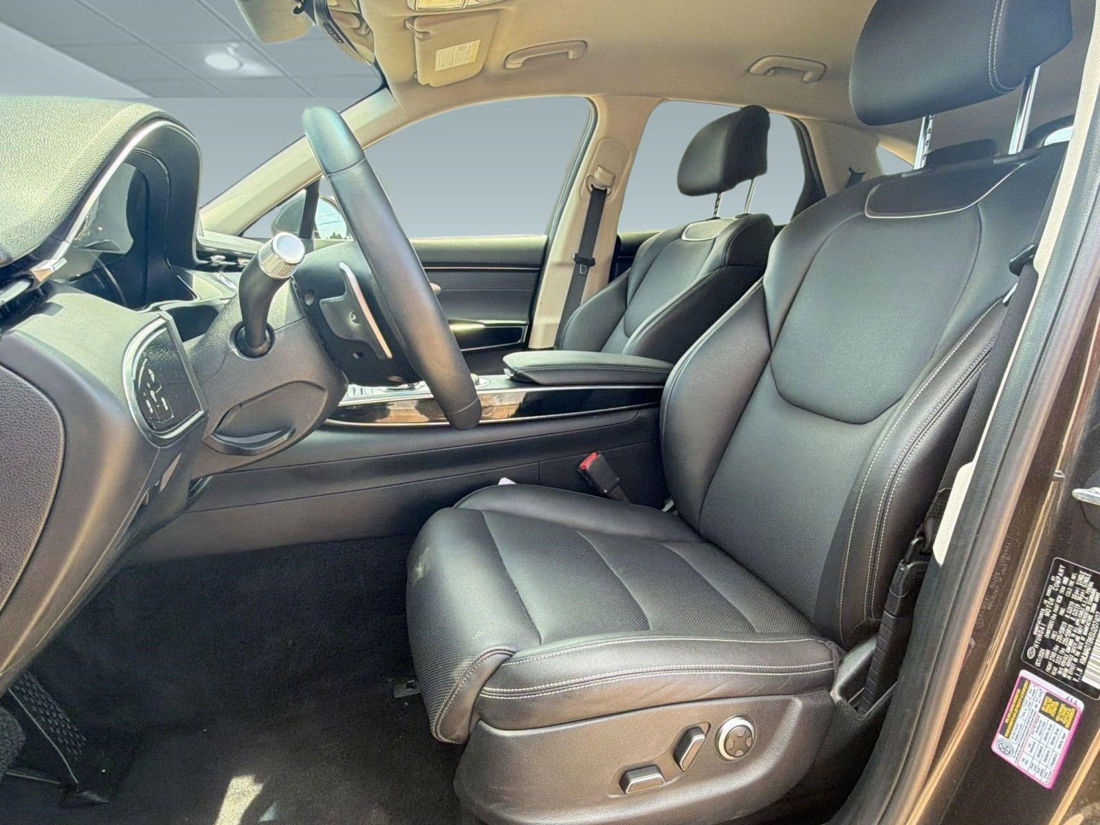 GV70 2.5T AWD SUV