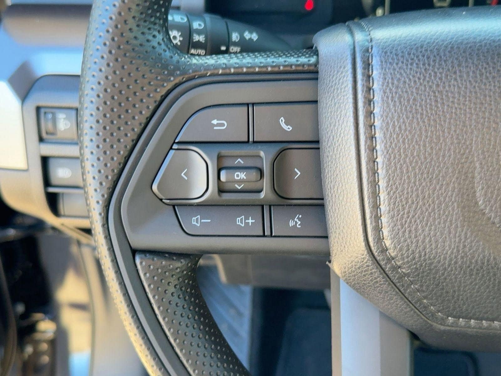 2026 Toyota Tacoma SR5 - Photo 16