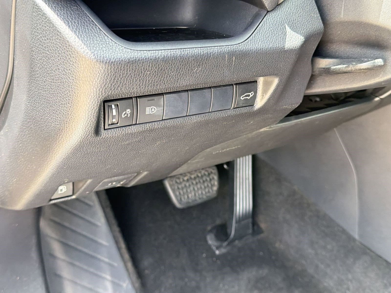2021 Toyota RAV4 XSE - Photo 19