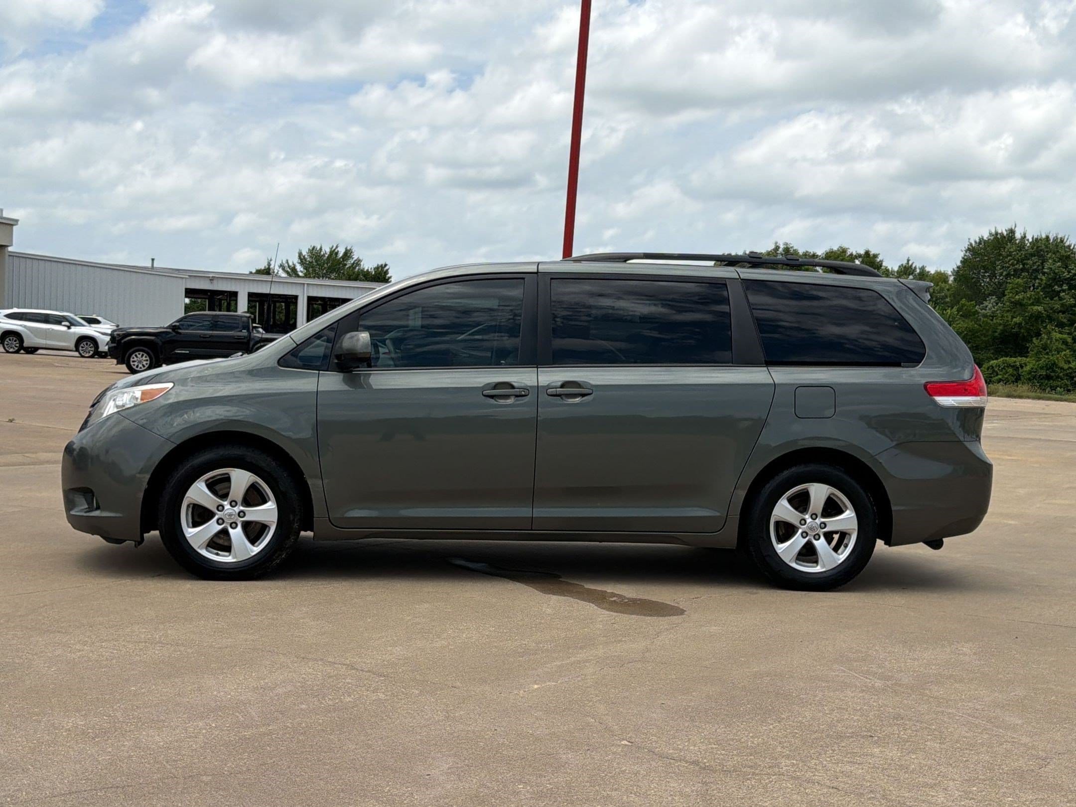 Used 2013 Toyota Sienna LE with VIN 5TDKK3DC6DS397001 for sale in Paris, TX