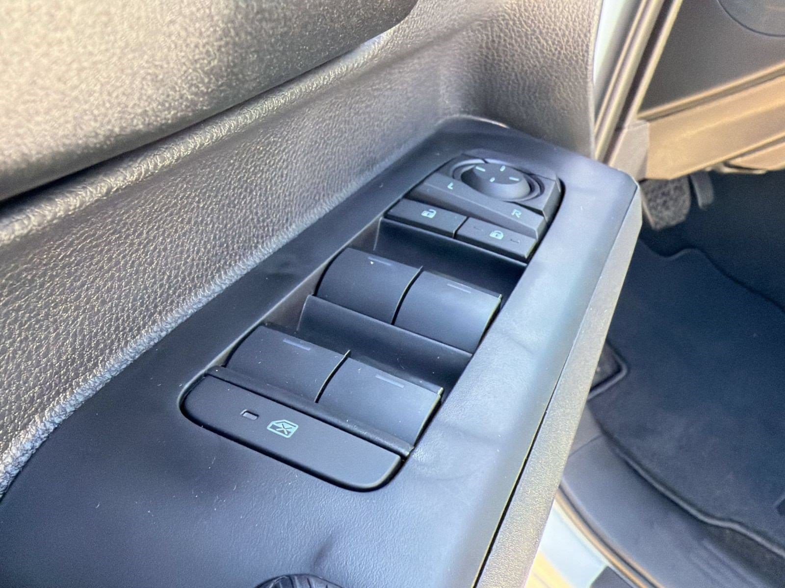 2026 Toyota Tacoma SR5 - Photo 13