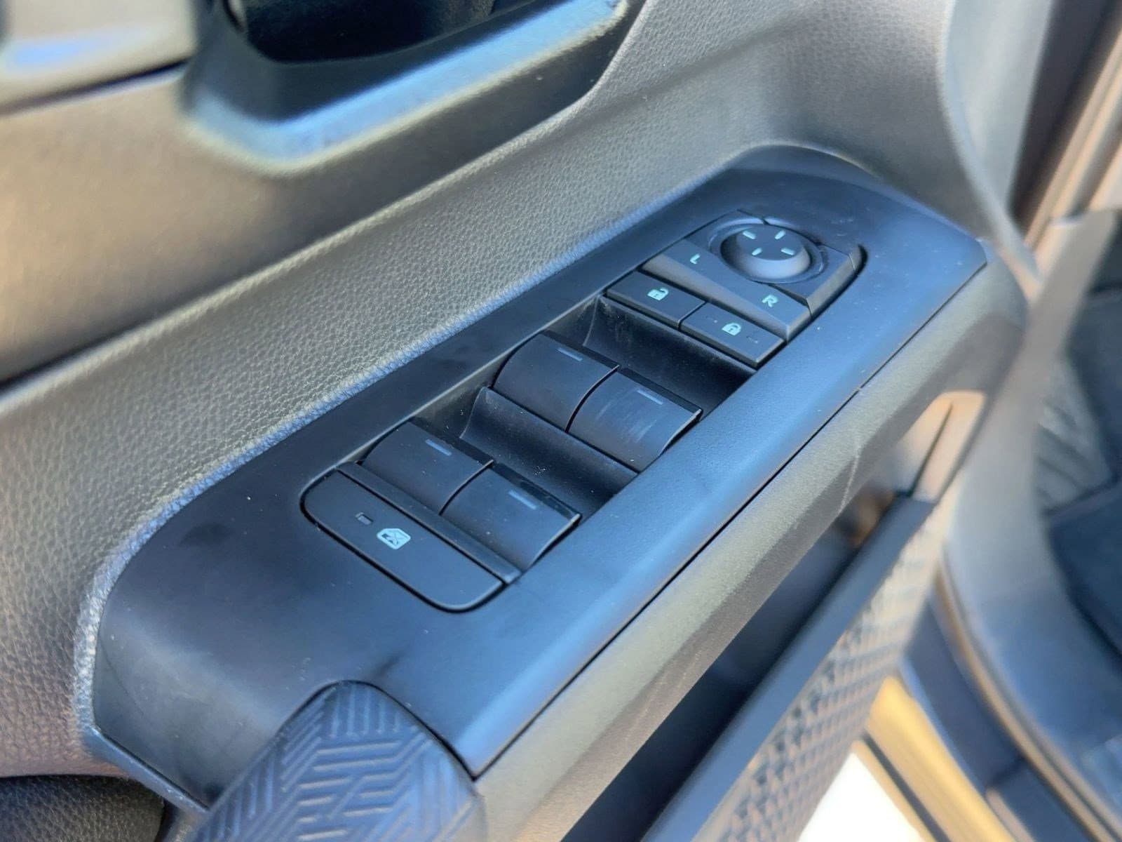 2026 Toyota Tacoma SR5 - Photo 12