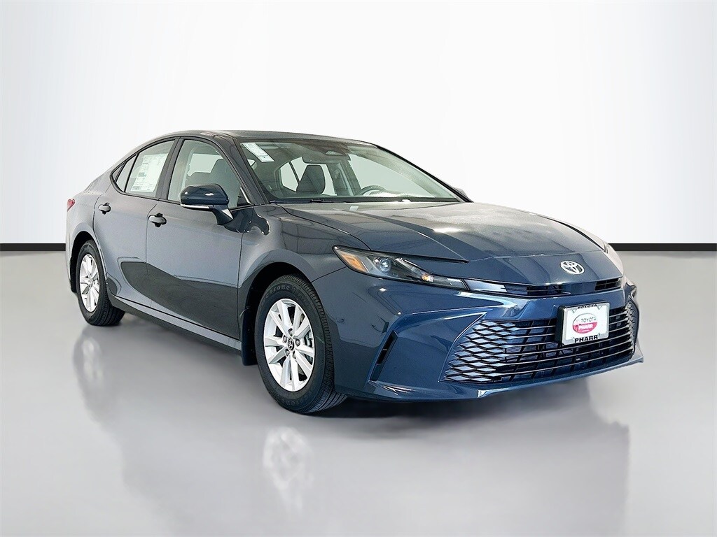 2025 Toyota Camry LE photo 3