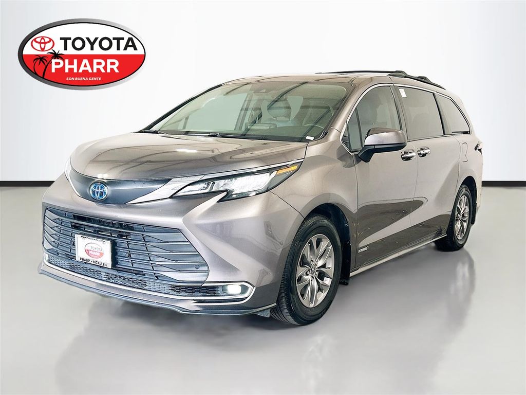 2021 Toyota Sienna XLE 8-Passenger Hybrid FWD's photo