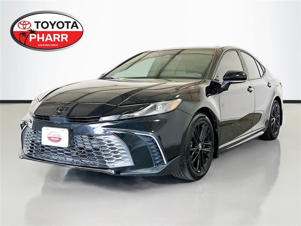 2025 Toyota Camry SE's photo