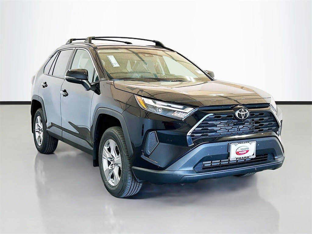 2025 Toyota RAV4 XLE photo 3