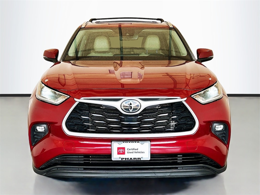 Used 2021 Toyota Highlander XLE with VIN 5TDGZRAH7MS068330 for sale in Pharr, TX