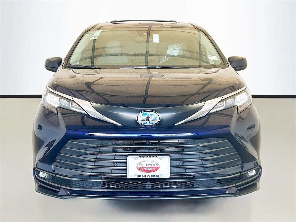 2025 Toyota Sienna XLE photo 2