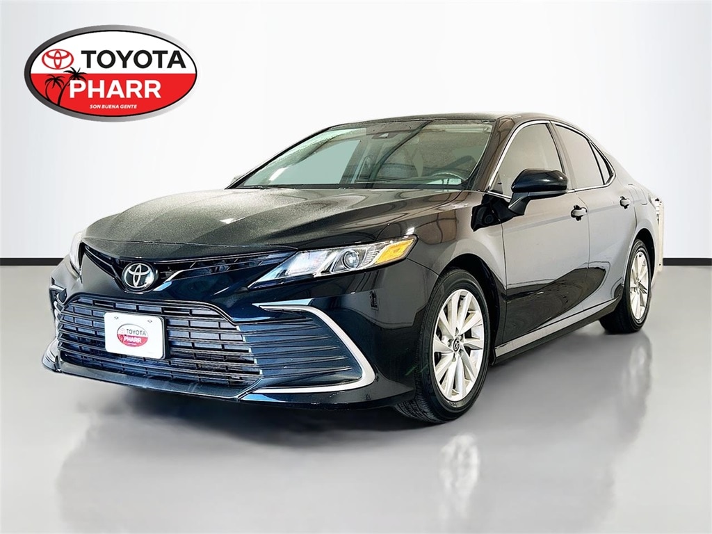 2023 Toyota Camry LE's photo