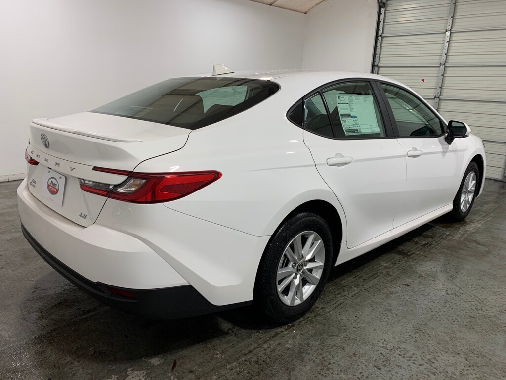 2025 Toyota Camry LE photo 4